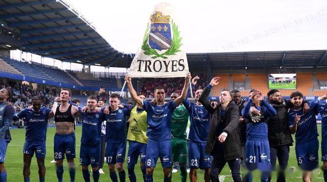 原创
            法甲｜特鲁瓦 vs 马赛：马赛中场仅剩两人